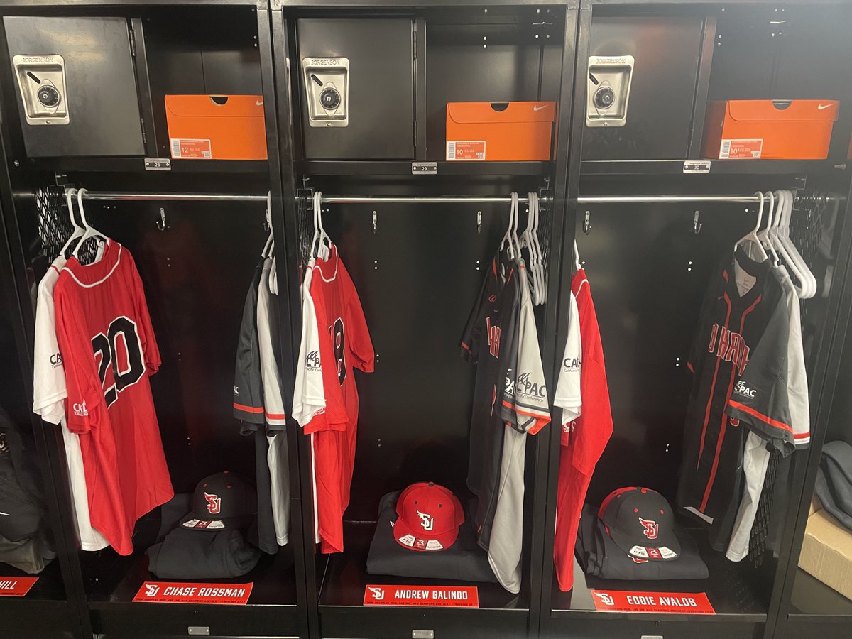 And the spring season has begun! ⁦⁦#timetofly #lockerroomdrip ⁦<a href="/SU_Baseball/">SU Baseball</a>⁩