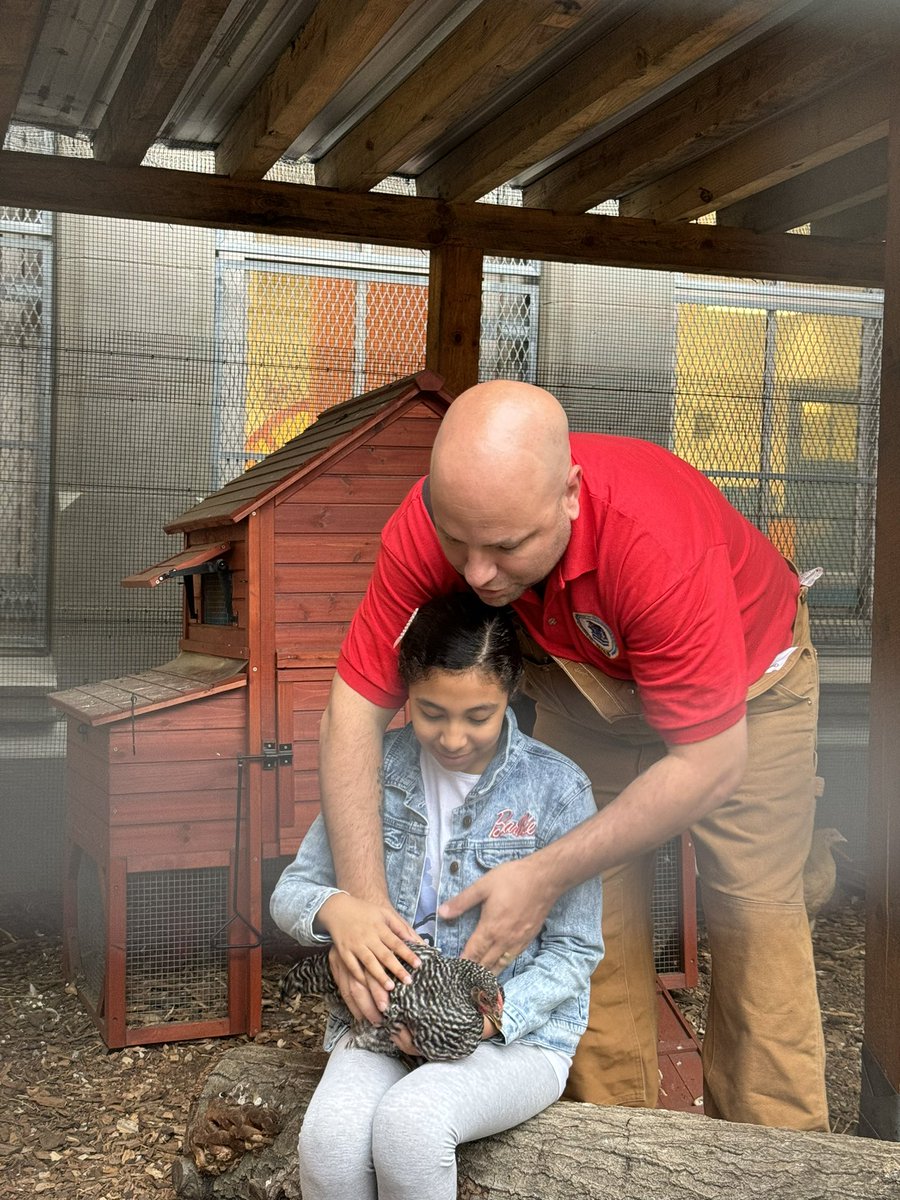 Magnet157's tweet photo. @MrFullerDOE @GrowNYC @NYCGreenThumb @District14Supt @NYCSD14 @NYCSchools https://t.co/Cg4zYxvjUq