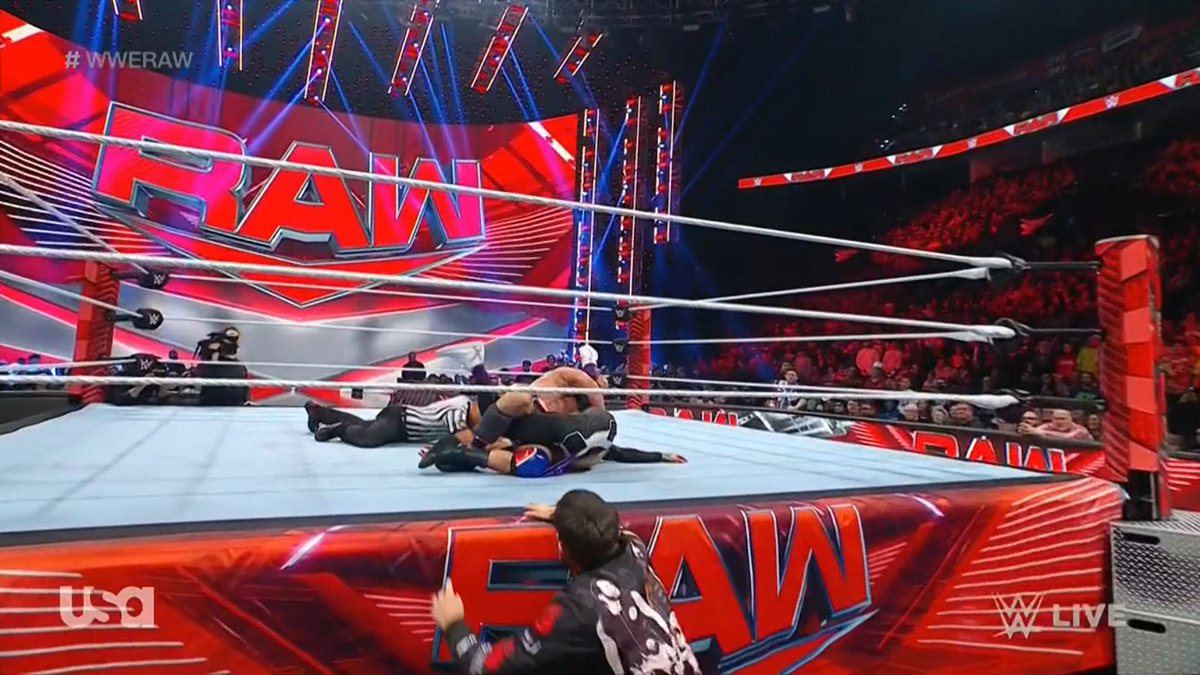 HeroeDelDistrit's tweet photo. #WWERaw

#TomassoCiampa Vence a #FinBalor en una muy buena lucha https://t.co/20kPxv90Oa