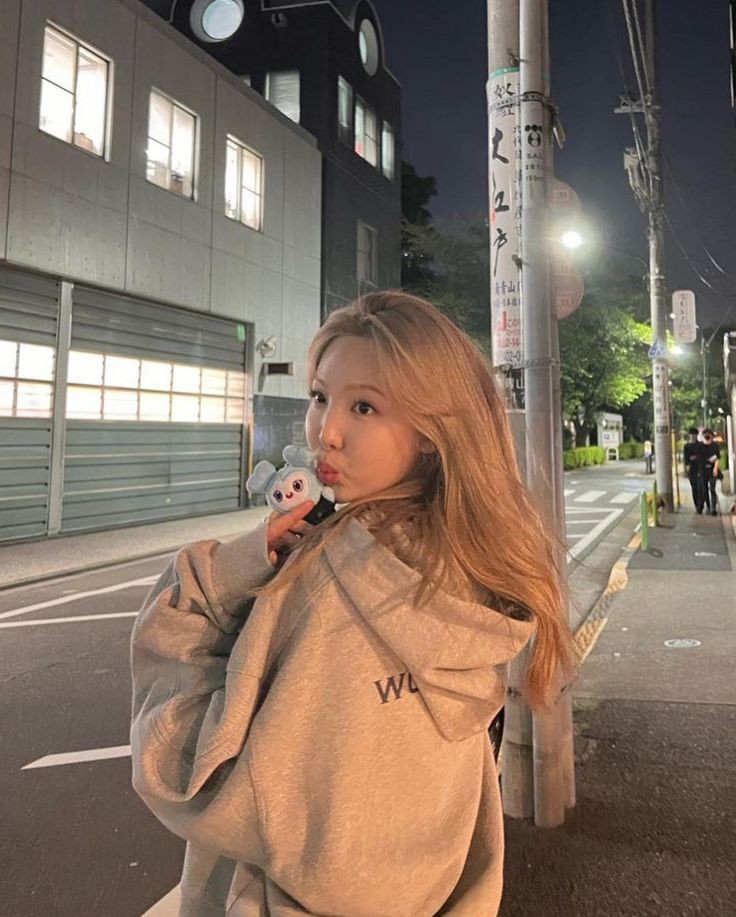 thisbellas's tweet photo. on ts : nayeon https://t.co/JMnUQPmgQD