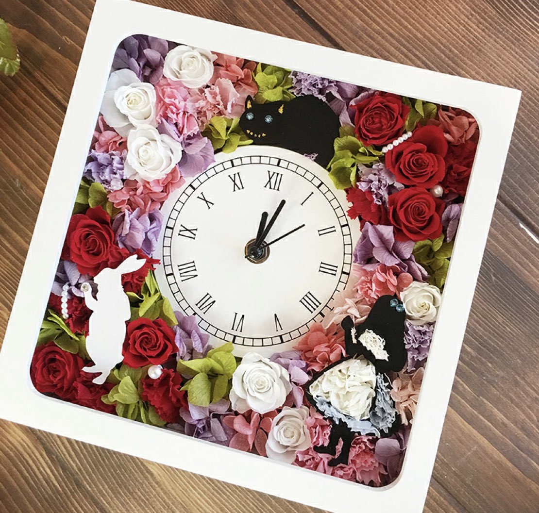 Wishing everyone a happy new year! Spend a beautiful time with the flower clock piece created for the wonderful story of Alice in Wonderland! 

#aliceinwoderland #disney
#birthdaygift #gift #flowers #flowerart #blooming #bloomingart #handmade  #personalizedgifts #alice