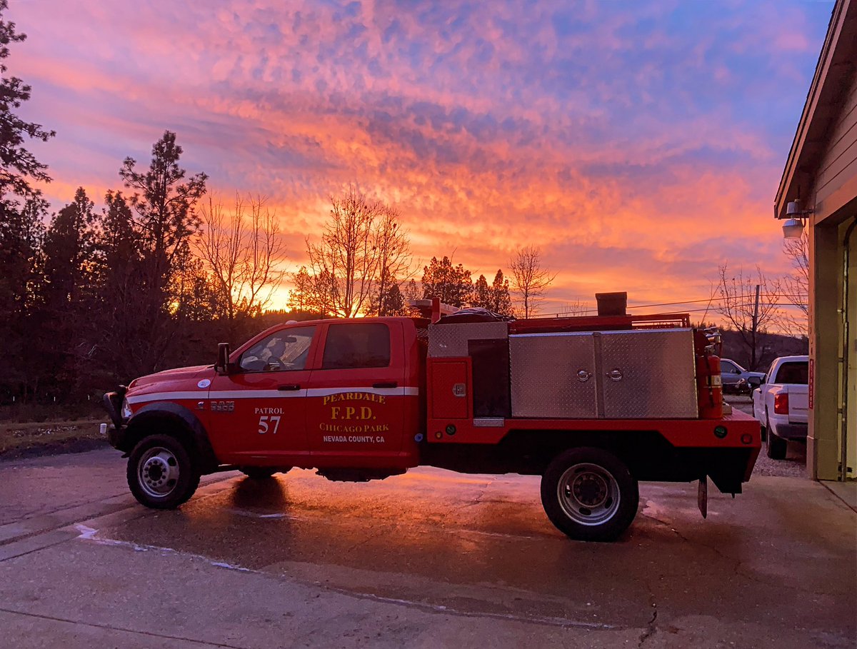 PCP_FIRE's tweet image. A beautiful sunset over at Station 57 this evening. We would like to remind the community it will still be extremely icy on the roads the next few days and we advise reducing speeds. 

#Icyconditions #PCPFire #NevadaCounty #Firefighters #CaliforniaFirefighter #Type6Engine