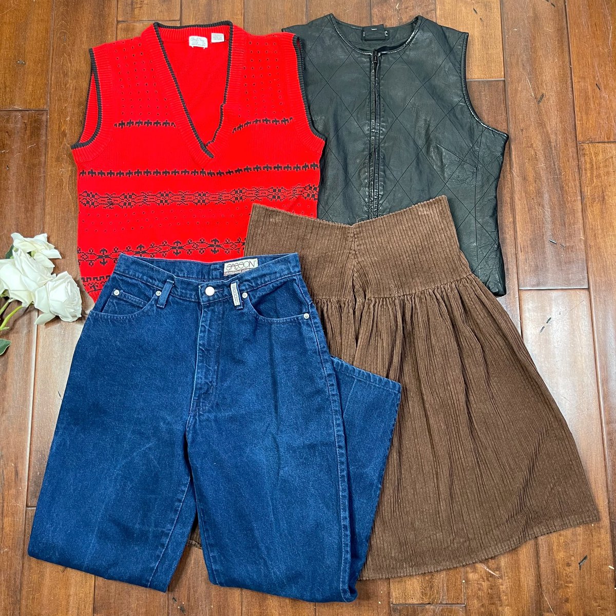 PopsikleShop's tweet image. A ✨Mini Style Session✨ combines both your personal style &amp;amp; sizing to give you a mini 1:1 thrifting experience just for you! 🛒🌼🌀❤️ #personalstyling #personalstylist #thriftstyle #thriftingstyle #thriftstylist #thriftboutique #stylingsession #stylesession #nataliadyer