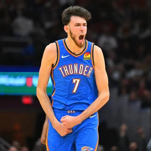 Chet Holmgren through 3 quarters:

30 points
4 threes
2 blocks
11/14 FGM

Beast.