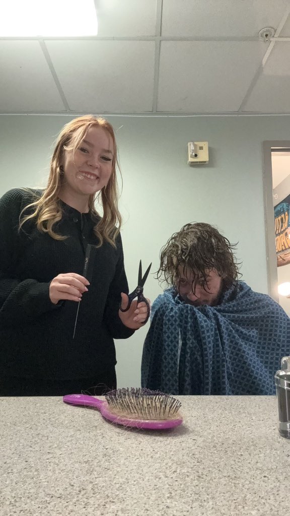 hannahfeld98's tweet photo. @JacketCareers my future career is a business owner and cosmologist! You will find me either in all black or expressing my personal style depending on the salon. I’ve started practicing for my future on friends and family and cannot wait to enter the field #jacketdays2024 https://t.co/6Vq84Q1yrU