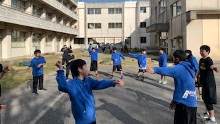 県大会1日目無事勝ち上がりました～✨
最後になってチームワークを感じた試合だった！！
成長したね！練習の成果が試合に出てるよ！！
6年生は悔いのないように全力で戦っていけよ！！
アップをしっかりやれよ！！
#大網ロケッツ　#ミニバス　#CHIBA　#県大会　#部員募集中　#奇跡を起こせ
