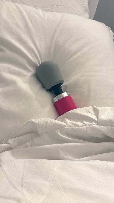 um thanks if you were there for my live also she’s tucked in getting her beauty sleep as i said ?? https://t