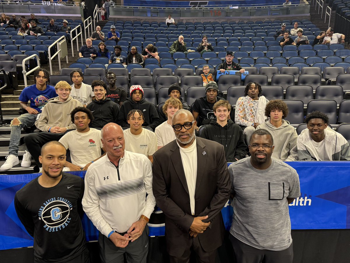 OG Nick Anderson kicking it with the Eagles! What an experience