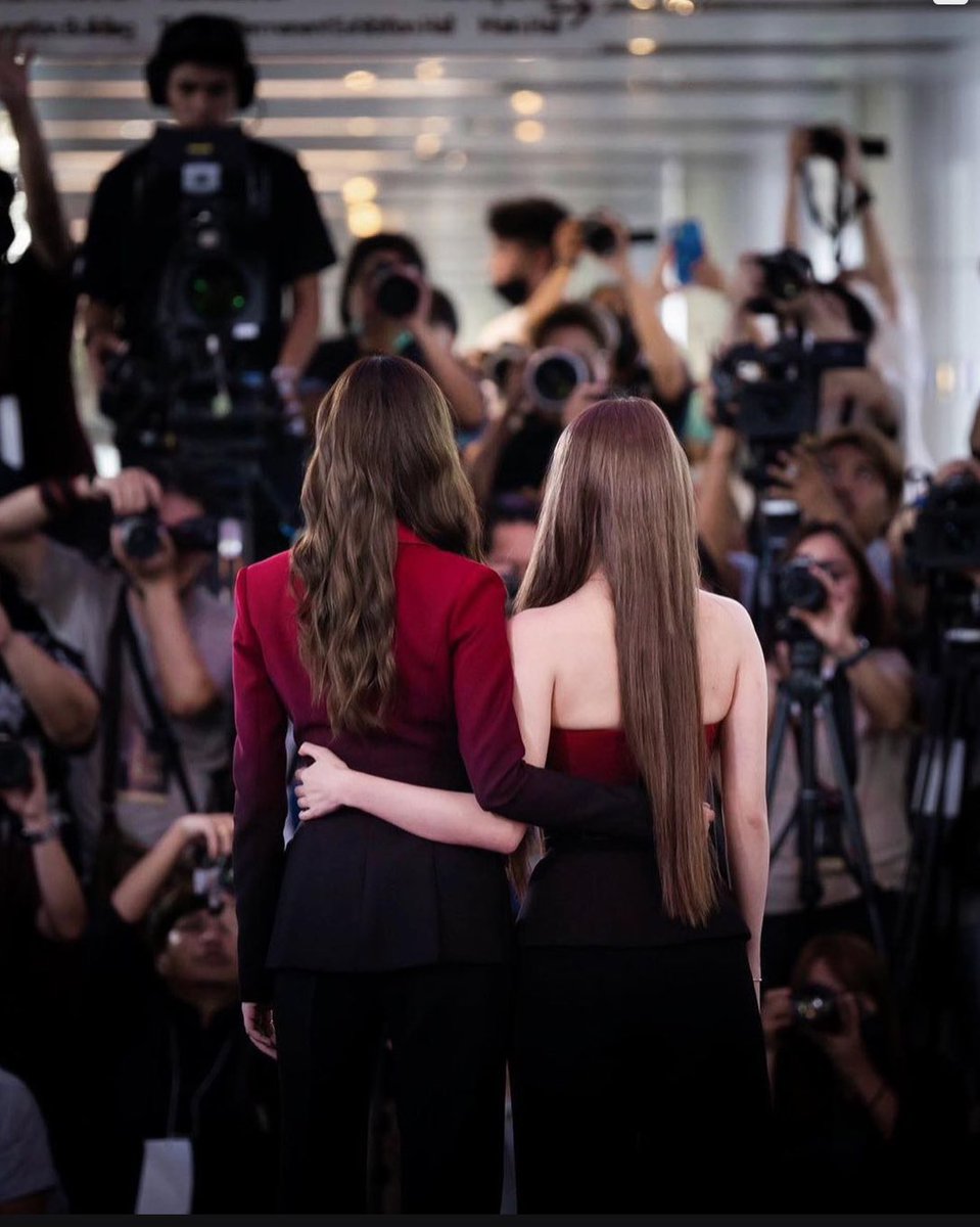 Teddy_BFF's tweet image. เดินไปให้ไกลที่สุดเท่าที่พวกนู๋พยายามและมีโอกาสได้ทำเลยนะ ไม่ต้องห่วงทางนี้ หันมาเมื่อไหร่ก็เจอ 🥰🥰

@srchafreen @AngelssBecky 

SAROCHA REBECCA GO GLOBAL
#TheVentureXFreenBecky