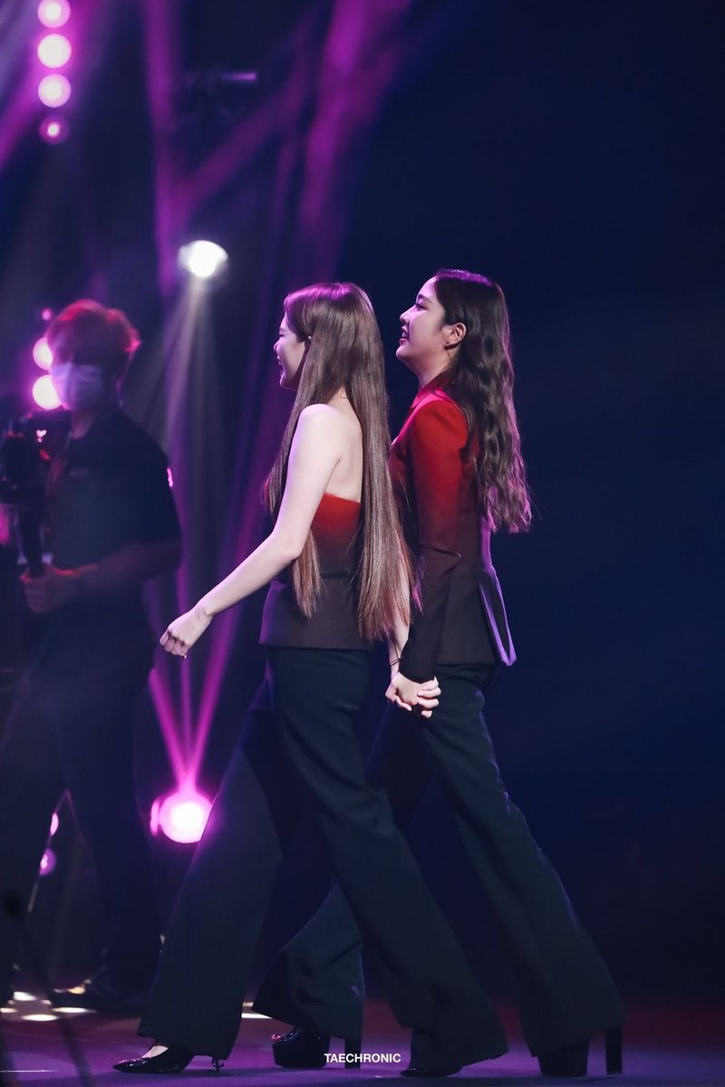 Teddy_BFF's tweet image. เดินไปให้ไกลที่สุดเท่าที่พวกนู๋พยายามและมีโอกาสได้ทำเลยนะ ไม่ต้องห่วงทางนี้ หันมาเมื่อไหร่ก็เจอ 🥰🥰

@srchafreen @AngelssBecky 

SAROCHA REBECCA GO GLOBAL
#TheVentureXFreenBecky