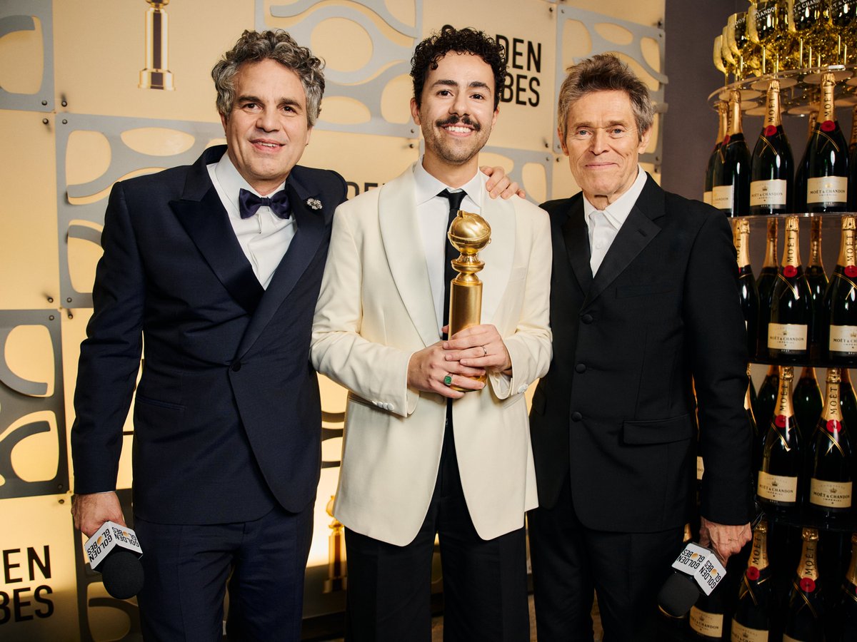 goldenglobes's tweet photo. That's a wrap! We're cheers-ing @moetchandon to celebrate the 81st Annual #GoldenGlobes! 🎬