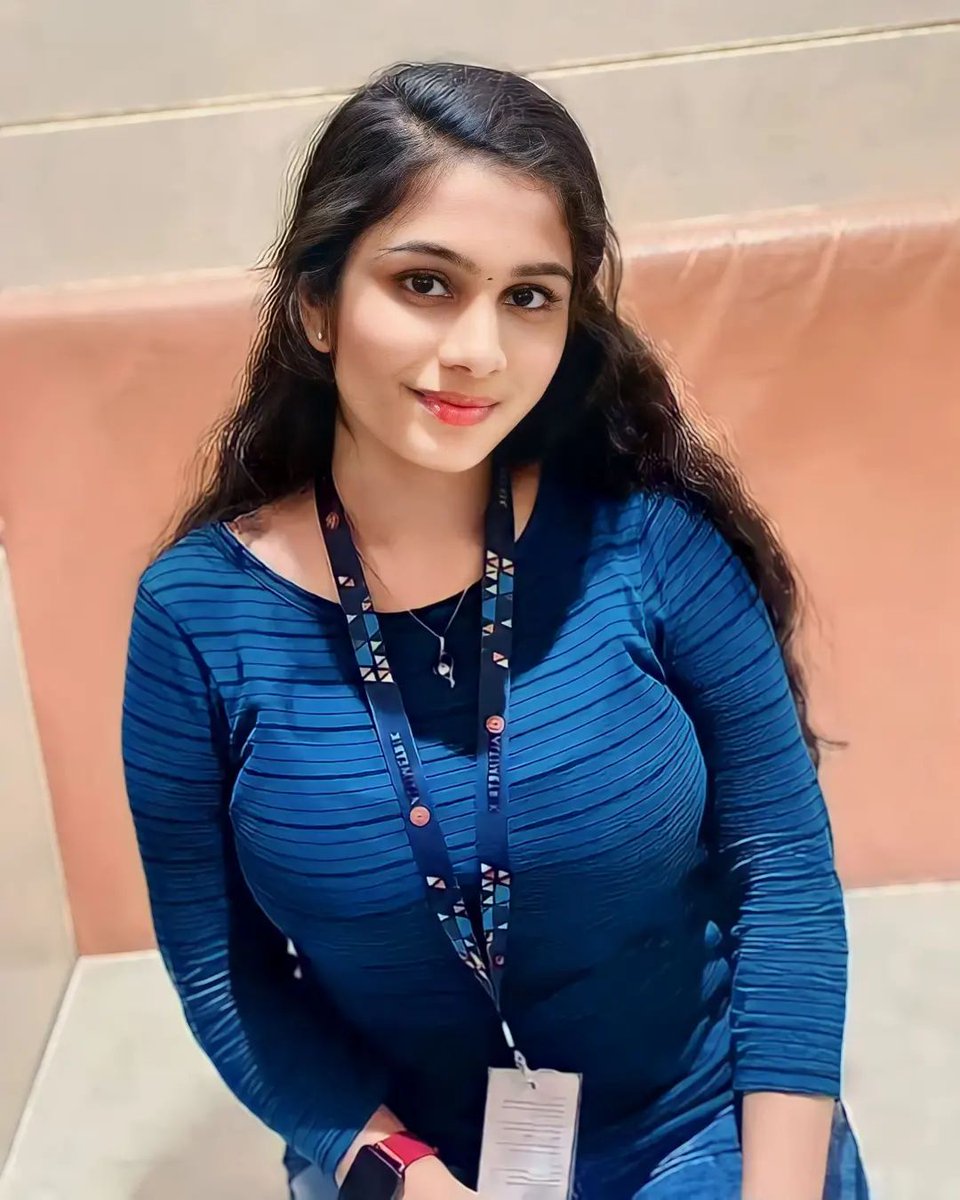 Deepika143_'s tweet photo. #Tamil #tamilponnu #TamilGirl 🥰 https://t.co/6Yl6PeYhGa