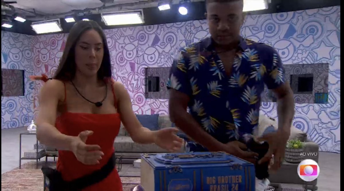 alexandreiro's tweet photo. A caixa da imunidade AZUL amo o capeta mora nos detalhes 

#BBB24 https://t.co/BGwq7ToJrL