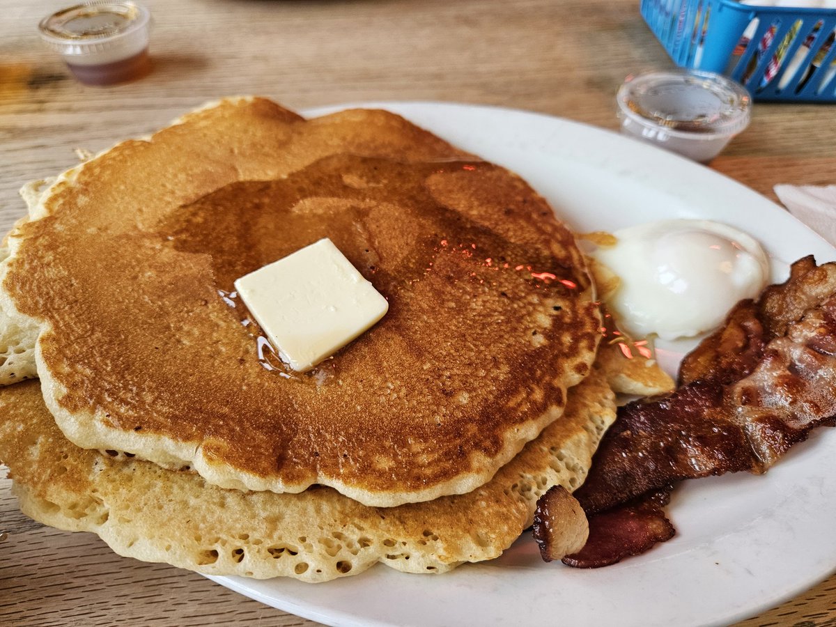 Rowena M. tweet media