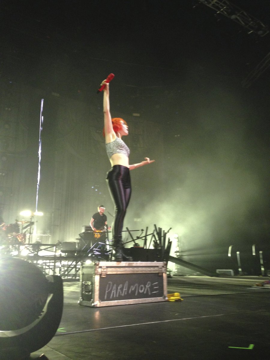 liselovesdogs's tweet photo. #selftitledtour #brisbane 9/1/14 https://t.co/TC01wbCjVF