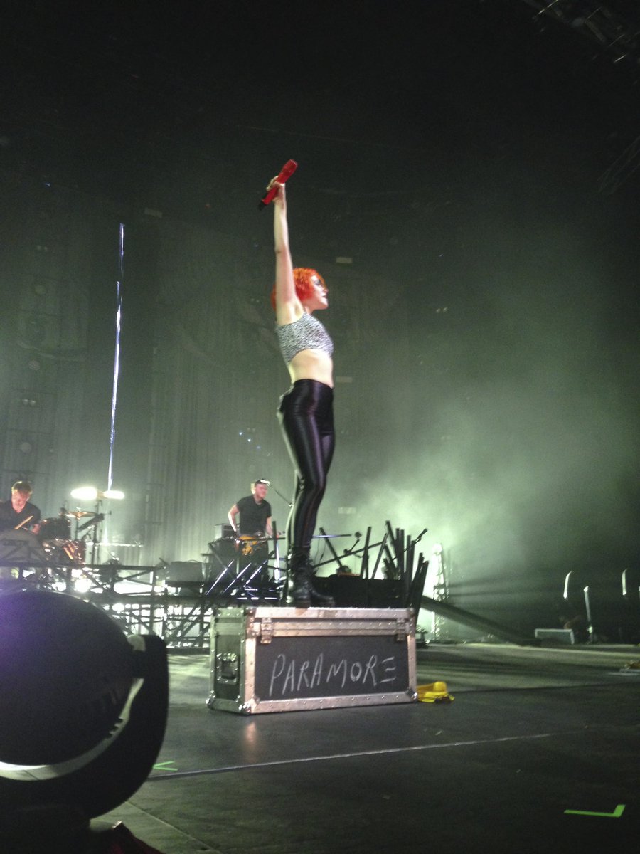 liselovesdogs's tweet photo. #selftitledtour #brisbane 9/1/14 https://t.co/TC01wbCjVF