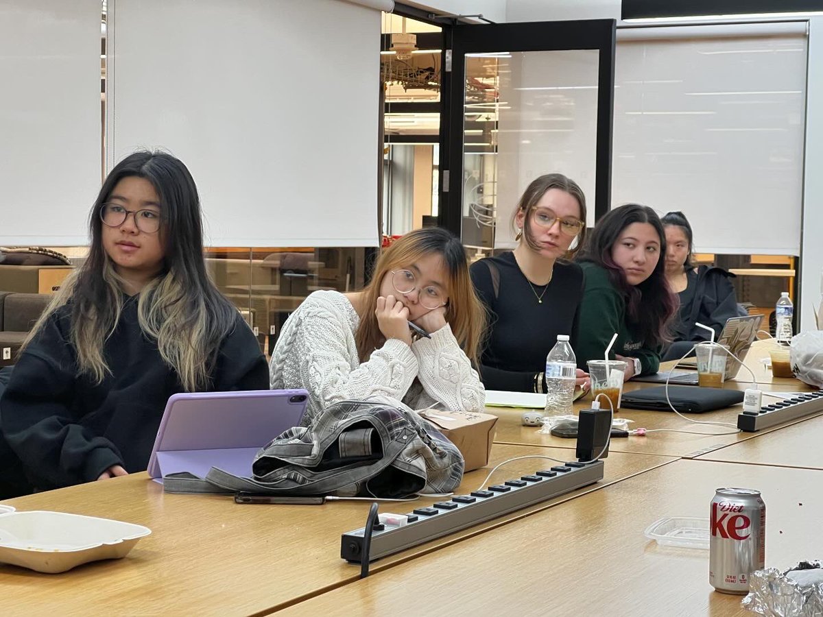 snow_fu's tweet photo. Had so much fun sharing my work today with the @Harvard University students of the Conflu Collective let by my former student Rainee Wang, appreciate all the thoughtful questions 🌷🌷🌷

#digitalart #emergingtech #artandtech #artistlecture #Harvardstudents #HarvardCollege https://t.co/eVF9ihdgfF