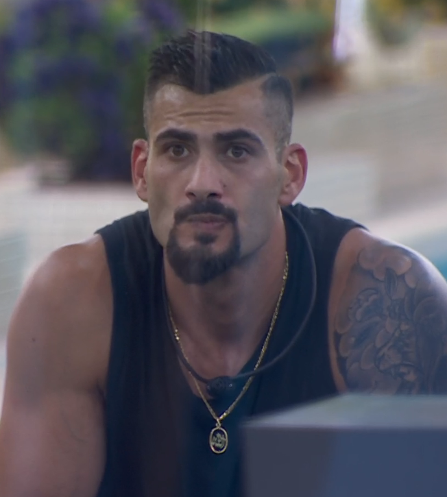 rycardoantunes's tweet photo. esse cara faria muito uma série da netflix que ele busca vingança pela esposa dele que mataram #BBB24 https://t.co/zIo8cyoSuL