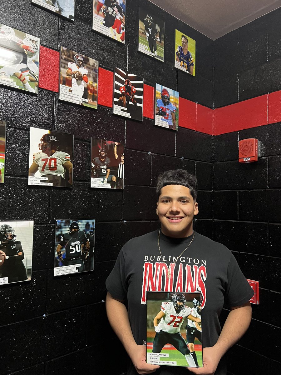 Coach_Veliz's tweet photo. Hanks Football is proud to induct @NoahVVM into our Hall of Honor. We are grateful to him for his outstanding contributions to our proud program. #RiseAndConquer 
@JMHanksHigh @RCadena2001LTD @HanksAthletics https://t.co/qjxQ9gXgvE