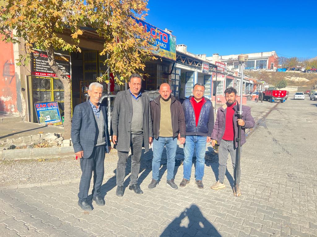 Sanayi Sitemizde sona doğru geliyoruz 33 yıllık maratonda borçlarımızı  bitirdik  tapu ifraz çalışmalarımızı başlattık inşallah en kısa sürede esnaf kardeşlerimizin tapularını dağıtacağız şimdiden hayırlı olsun