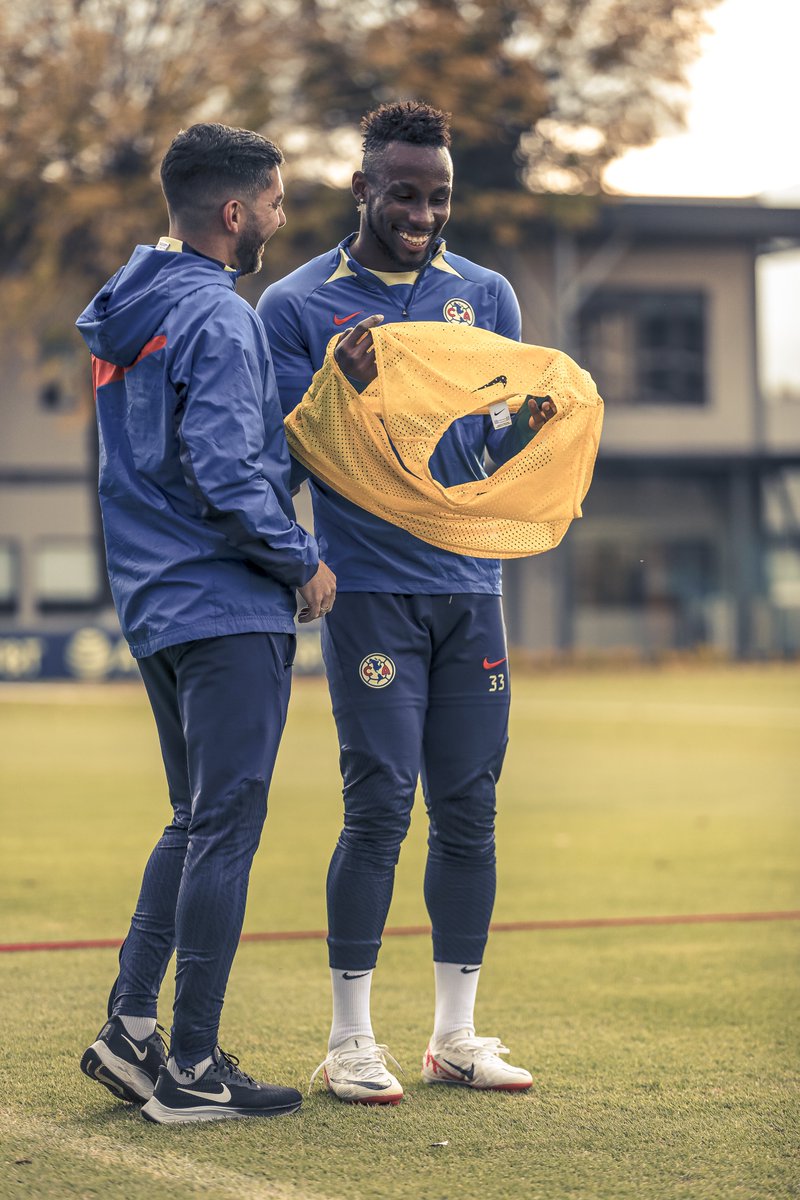 ClubAmerica's tweet photo. ¡Con esa sonrisa...! ✨ https://t.co/gDJ2Z9NTrX