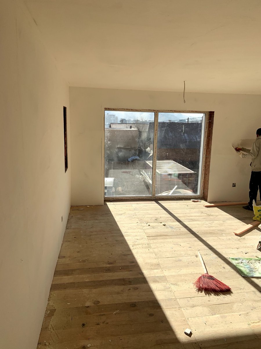 Модон шалтай намхан таазтай.
Технологийн эрин үед сонин юм хийлээ гэж зарим нь хэлдэг.
Би бол гүрийсээр байгаа.
Зориудаар бүүр гоё ганган юм хийхгүй. Чахав дээ😂