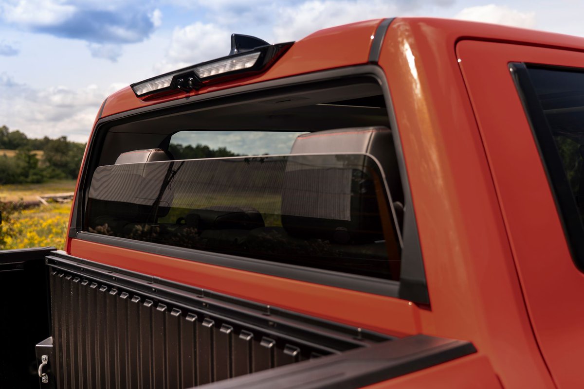 On all Tundra CrewMax trims you'll enjoy a favorite feature among Tundra owners, a power rear sliding window.

pulse.ly/cfpiz8j7fg

#sherwoodpark #yeg #toyota #toyotatundra #newtrucksforsale #trucksofinstagram #toyotagram