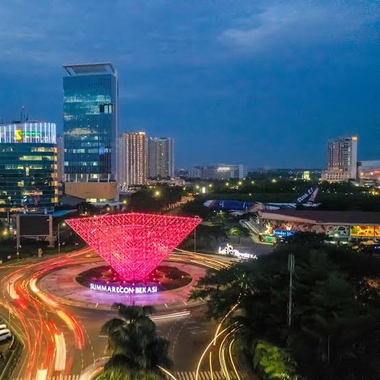 oishiisoda's tweet photo. promotor harus mulai lirik stadion patriot candrabhaga bekasi karena:

• dekat stasiun krl bekasi/kranji
• ojol friendly
• banyak hotel di sekitarnya (bisa jalan kaki)
• kapasitas penonton 30,000++
• sebelum nonton konser bisa ke musee de louvre bekasi (opsional) https://t.co/HxO0CScnQm