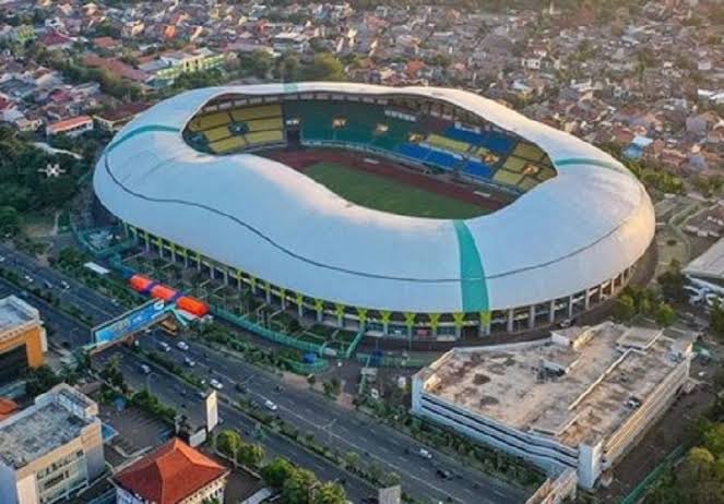 oishiisoda's tweet photo. promotor harus mulai lirik stadion patriot candrabhaga bekasi karena:

• dekat stasiun krl bekasi/kranji
• ojol friendly
• banyak hotel di sekitarnya (bisa jalan kaki)
• kapasitas penonton 30,000++
• sebelum nonton konser bisa ke musee de louvre bekasi (opsional) https://t.co/HxO0CScnQm