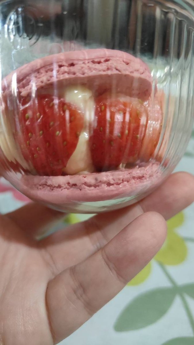 meesena287's tweet photo. ม��การองผลไม้รุ่นลิมิเต็ด ใกล้จะหมดหน้าละ แต่ก็ได้กินส่งท้ายอีกครั้ง ต้องขอบคุณพี่ไป๋ #คนเลี้ยงหมี2024 จริงๆ คับ อร่อยมากเลย มาการองร้านนี้ผมก็ชอบคับ เขาทำเนื้อหงึบๆ ดีนะ เหะๆๆ  @GavinB729 
#รักนะคับพี่ไป๋
#คนเลี้ยงหมี2023
#คนเลี้ยงหมี2022
#คนเลี้ยงหมี2021
#คนเลี้ยงหมี2020 🤭🩵🐺 https://t.co/3rF0wCT2EK