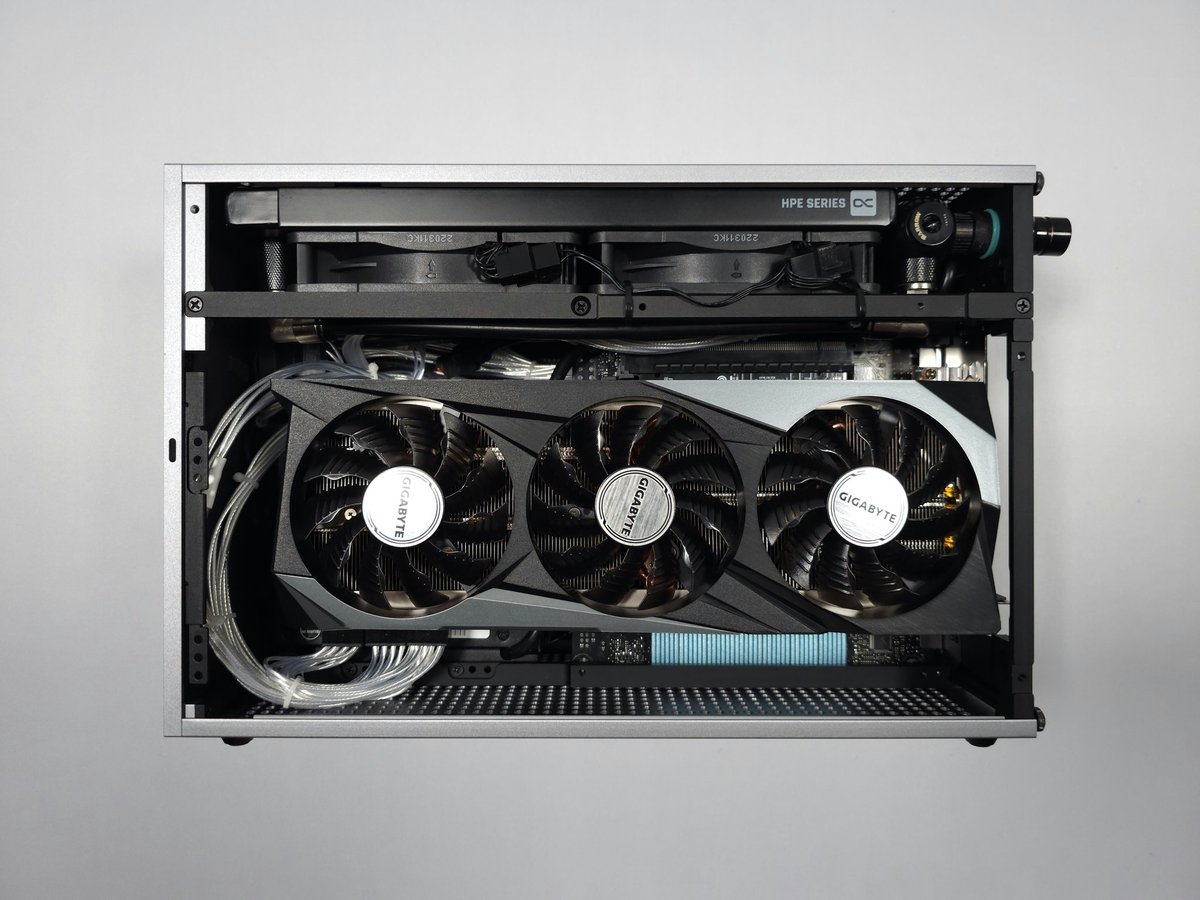 sfflabs's tweet image. FormD T1 v2.1 w/ Optional External Radiator Support: caselabs.org/cases/formd-t1 #sffpc #miniitx #PC #liquidcooling