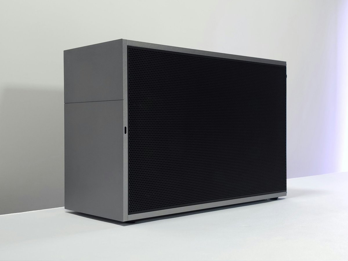 sfflabs's tweet image. FormD T1 v2.1 w/ Optional External Radiator Support: caselabs.org/cases/formd-t1 #sffpc #miniitx #PC #liquidcooling