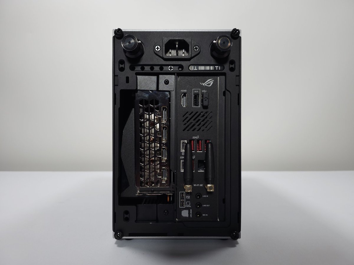 sfflabs's tweet image. FormD T1 v2.1 w/ Optional External Radiator Support: caselabs.org/cases/formd-t1 #sffpc #miniitx #PC #liquidcooling