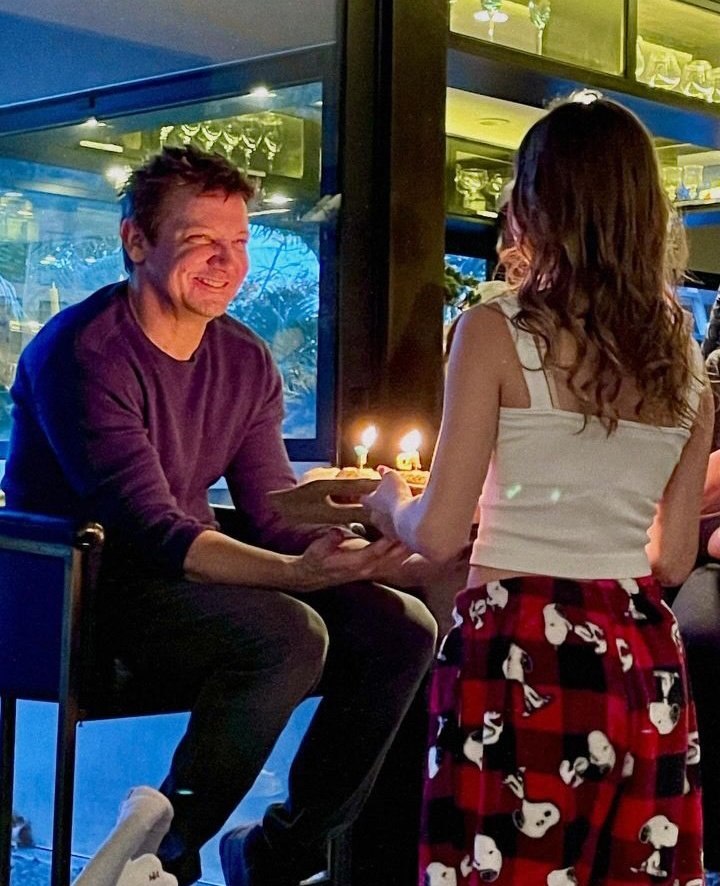 A scene to treasure forever.
<a href="/JeremyRenner/">Jeremy Renner</a> and sweet Ava.
Happy Birthday handsome!
😘