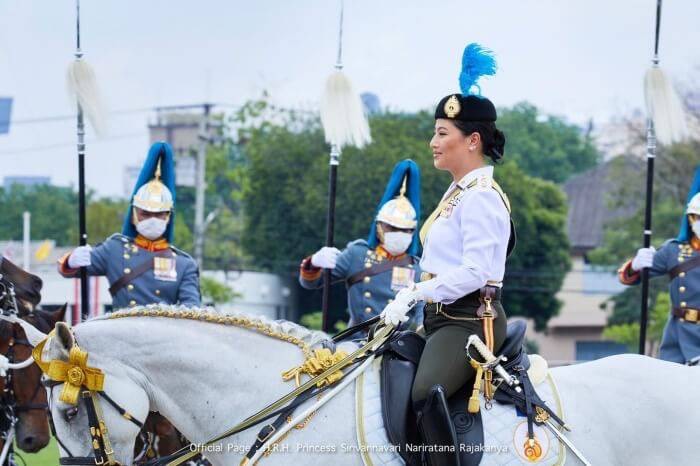 ordnance110's tweet photo. "พระอัจฉริยภาพของสมเด็จพระเจ้าลูกเธอ เจ้าฟ้าสิริวัณณวรี นารีรัตนราชกัญญา"

#สิริวัณณวรี #เจ้าหญิงดีไซน์เนอร์ #ผ้าไทยใส่ให้สนุก #RT https://t.co/Zp8BNJPaYX