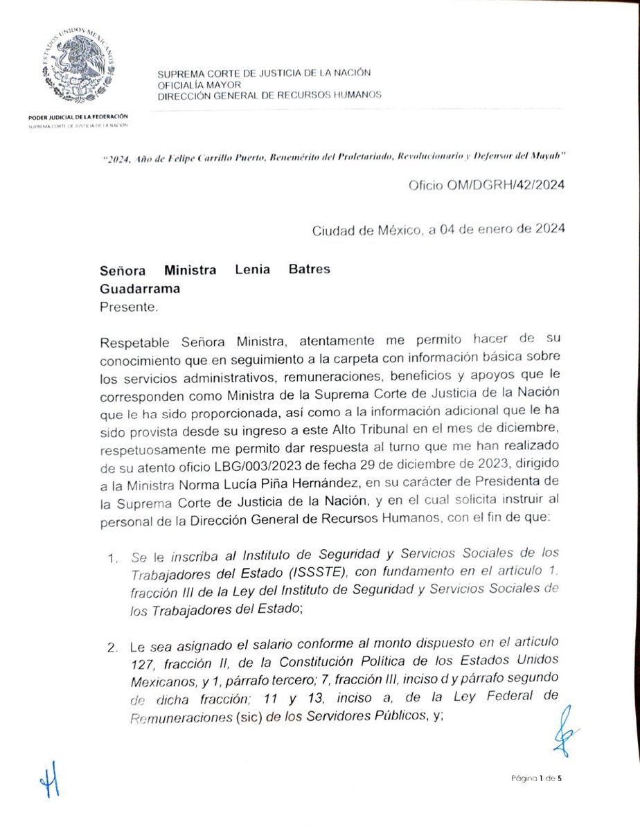 LeniaBatres's tweet photo. La SCJN se niega a inscribirme al ISSSTE.
También dice que la remuneración incluye las prestaciones de la persona servidora pública y que “declaró en su momento, la invalidez de diversos artículos de la Ley Federal de Remuneraciones de los Servidores Públicos (publicada en el Diario Oficial de la Federación el 5 de noviembre de 2018)”, pues “el Poder Legislativo no estableció parámetros objetivos para fijar remuneraciones”…
Lo que no señala el oficio es que hay una nueva Ley de Remuneraciones vigente, de 2021, que establece estos parámetros.
Véasele por donde se le vea, no hay justificación para rebasar el monto constitucional.
Por eso, he tramitado mi incorporación voluntaria al ISSSTE y la devolución directa del excedente de las remuneraciones en la Tesorería de la Federación.