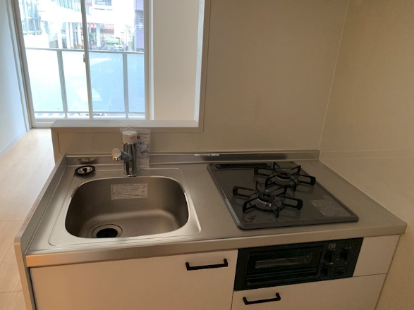 rational_home's tweet photo. 上野のデリヘルで働かれている方におすすめ👀

【家賃】112,000円
【最寄り駅】日暮里
【間取り】1DK

◎K’s　SQUARE✨

新生活、敷金・礼金0円で始めよう！

駅近、通勤ラクラク���女性も安心の心地よい住まい。初期費用を抑えて、快適な毎日をスタートしませんか？

＃ナイトレジャー　＃物件 https://t.co/nXHaG96gcZ