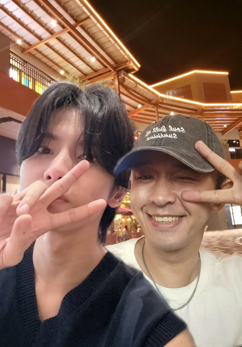 violetkim21_'s tweet photo. FIND THE DIFFERENCE 🤣😍😘
This Isititik cap is the key 😍. 

Order this Istitik cap here via DM:

https://t.co/a8Cs4wxg15

#HORI7ON #호라이즌 #MARCUS #SUCRAM #OOTD #KYLER #HORI7ON_KYLER #HORI7ON_MARCUS https://t.co/d7wrPs4riQ