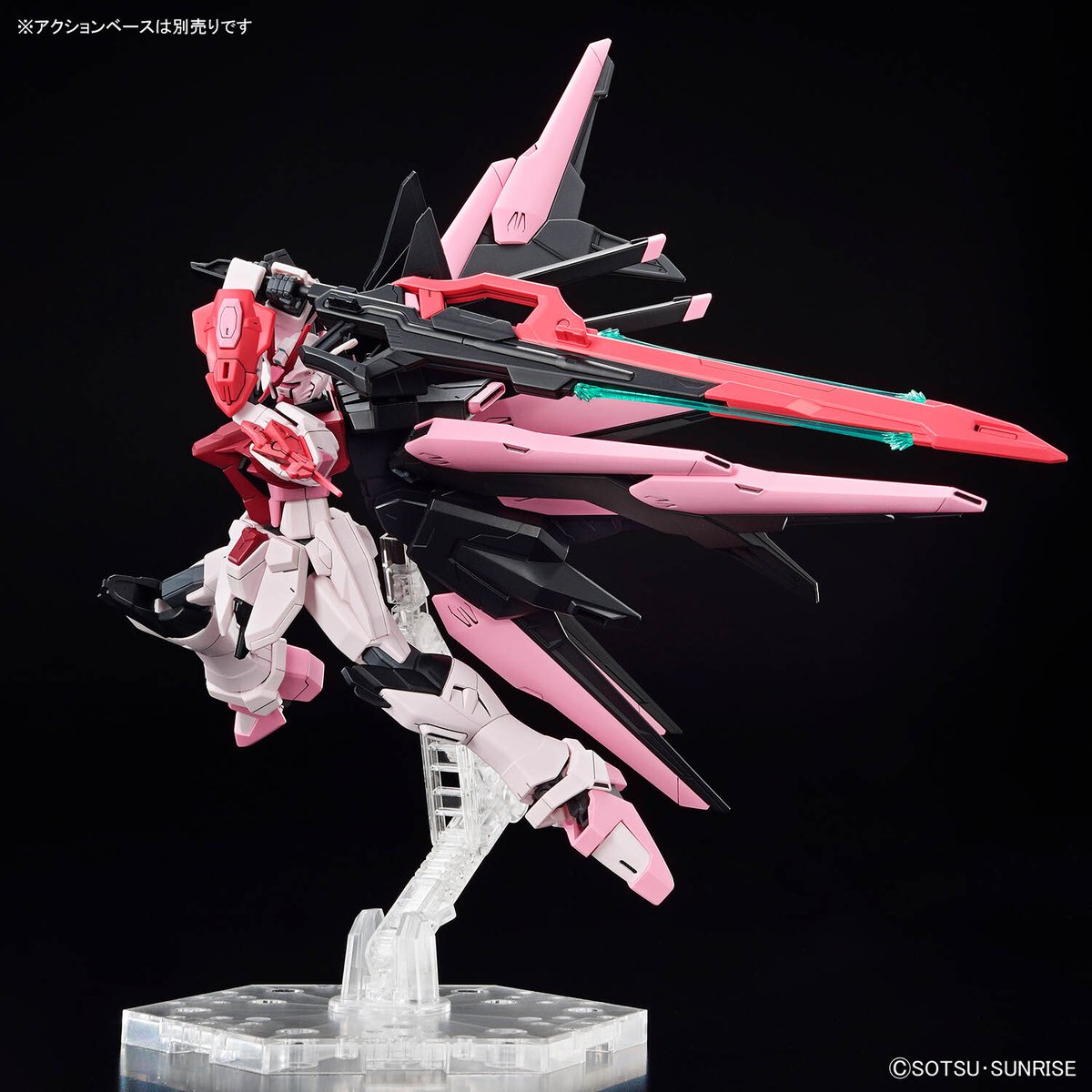 HobbySite's tweet photo. 【#今週の新商品情報】
『#ガンダムビルドメタバース』より、
「HG 1/144 ガンダムパーフェクトストライクフリーダムルージュ」が1月13日(土)発売予定！

レーザー対艦刀［シュベルトゲベール］と超高インパルス砲［アグニ］は分離・合体が可能！
https://t.co/GML8lbWUIK

#ガンプラ #g_bm https://t.co/VB9kS5x2JG