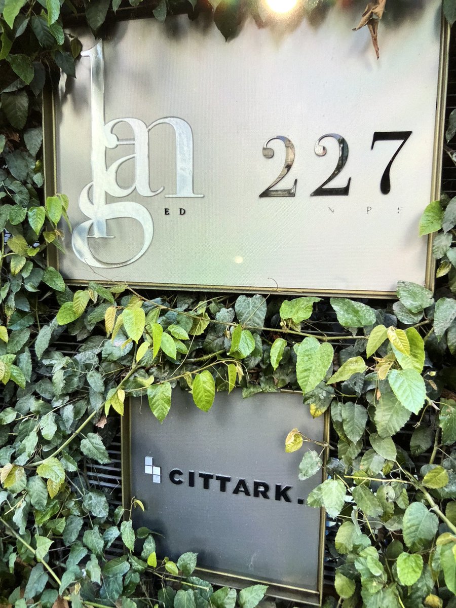 KPAOLAAR1's tweet photo. Cittark desde hace años aprovecha vacaciones y días festivos para añadir pisos a sus edificios y la alcaldía no ha hecho nada recientemente Goldsmith317 y Edgar Allan Poe227 en plena construcción @ComiteVPolanco @AlcaldiaMHmx @mauriciotabe @PAOTmx @lavozdepolanco @PolancoColonos https://t.co/yLivl1kfmB