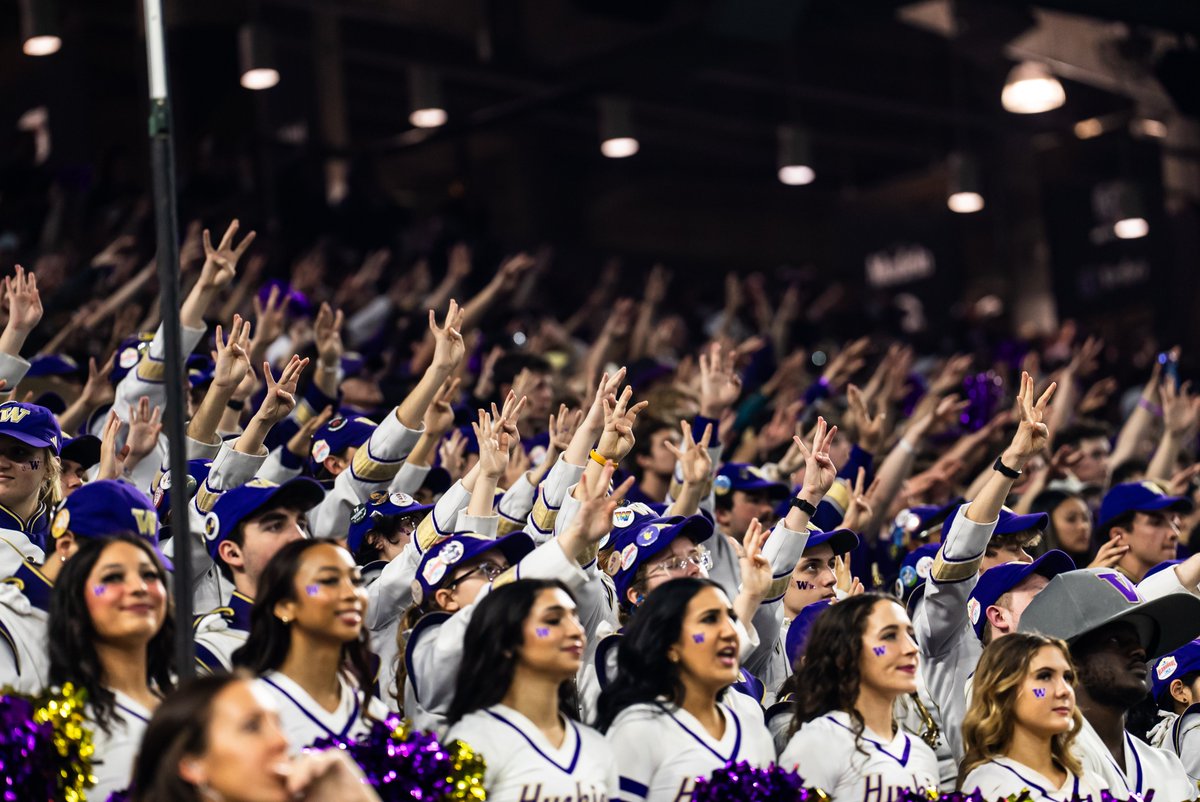 UWAthletics's tweet image. ☔️ Husky Nation ☔️

#GoHuskies x #PurpleReign