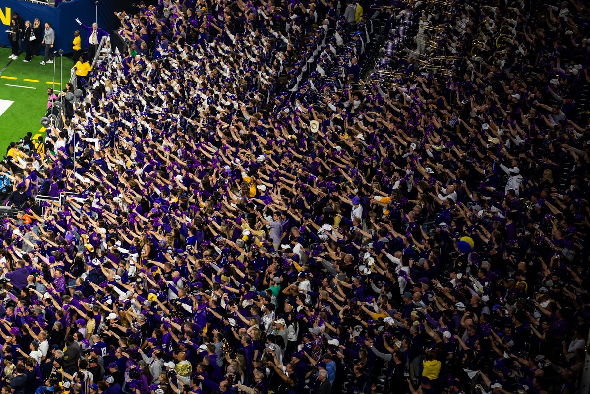 UWAthletics's tweet image. ☔️ Husky Nation ☔️

#GoHuskies x #PurpleReign
