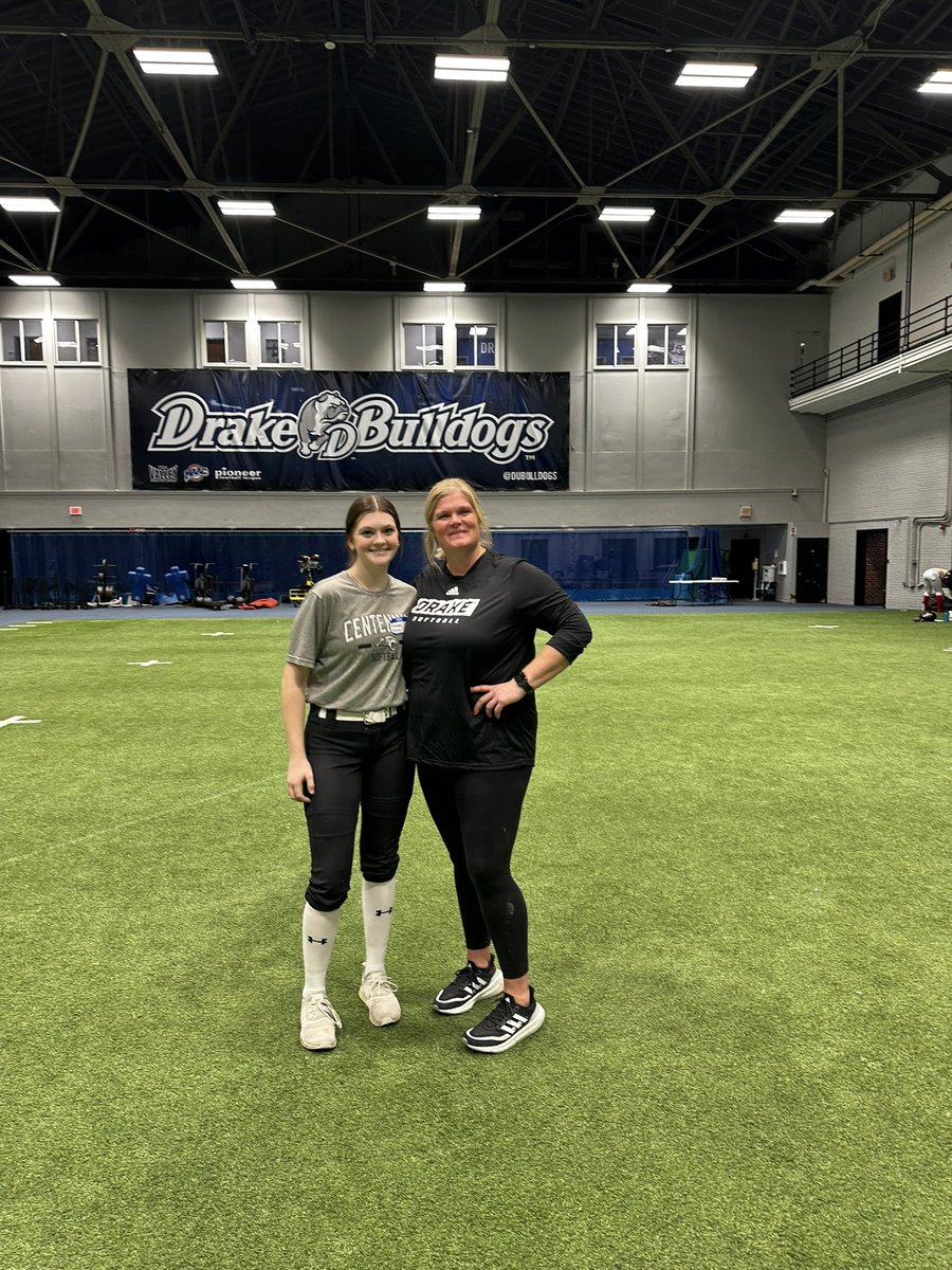 DelaneyWyble's tweet photo. Had such a great time at the @DrakeSoftball hitting camp! I learned some of new drills and more about to mental game. Thank you @DiehlLindsay and the players for working with me. https://t.co/DU2ByuMdVi
