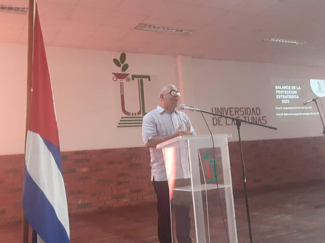 Inició recorrido del MES por sus instituciones con el objetivo de realizar el Balance de la Proyección Estratégica 2023 y chequear los aseguramientos para el inicio del curso académico 2024
El Viceministro <a href="/Reynaldo_VZ/">Reynaldo Velazquez Z</a> visitó la <a href="/uc_camaguey/">Universidad de Camagüey Ignacio Agramonte Loynaz</a> y <a href="/ULTCuba/">Universidad de Las Tunas</a> con excelentes resultados