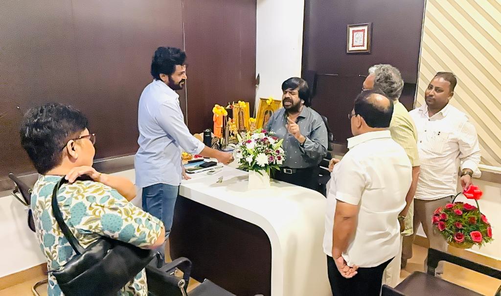 tyapresident's tweet photo. திரை உலக சகலகலா வல்லவன் 
டி.ராஜேந்தர் அவர்களை திமுக தலைமை நிலைய செயலாளர் தமிழ்நாடு வீட்டு வசதி வாரிய தலைவர் மாண்புமிகு பூச்சி எஸ்.முருகன் அவர்கள் மற்றும் தென்னிந்திய நடிகர் சங்க நிர்வாகிகள் நடிகர் நாசர்  நடிகர் கார்த்தி  நடிகை கோவை சரளா  மரியாதை நிமித்தமாக சந்தித்து பேசினார் https://t.co/XGs5dkma0y