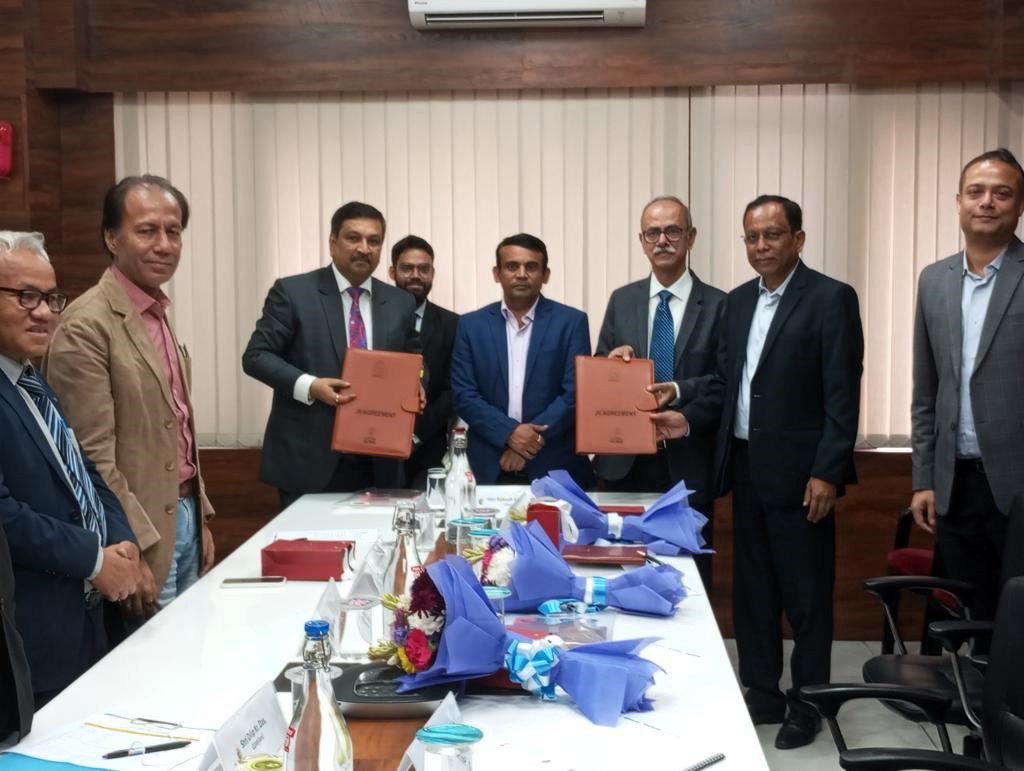 OilIndiaLimited's tweet photo. #OIL signed a #JVA with #APGCL, a State PSE of #Assam, mainly responsible for maximizing #energy generation to meet energy demand &amp; committed to achieving maximum #renewable power generation in state on 8th Jan, 2024 at Guwahati. https://t.co/SyaoOyhyix