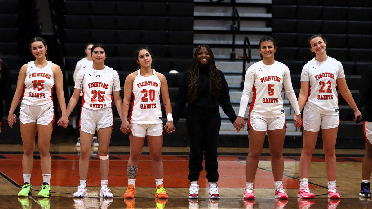 #Seniors - @stcegirlshoops  getting ready for the Naperville North Huskies.

#LeadTheChange
#BeTheChange
#HomeOfTheSaints

Photo credit @CeceCall2025