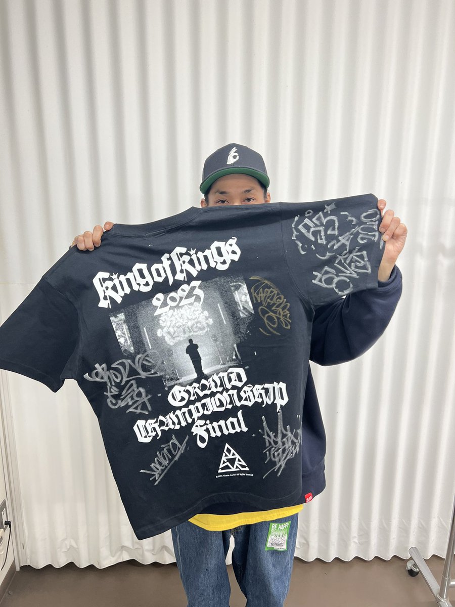 審査員 & MOL53のサイン入りTシャツが抽選で2明様に当たるPPV購入者