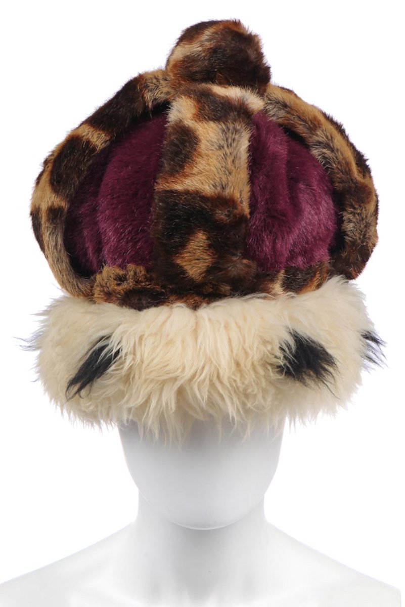 magdalenepop's tweet image. fun fact: she’s wearing a vivienne westwood faux fur crown here