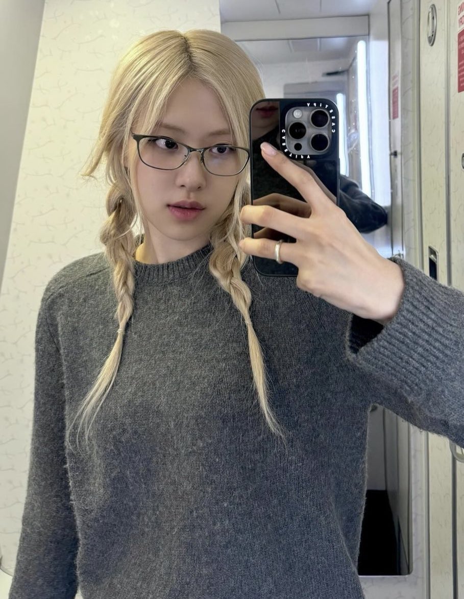 rosie tweet media